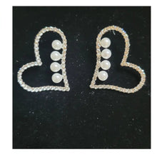 Load image into Gallery viewer, Rhinestone &amp; pearl heart shaped earrings
