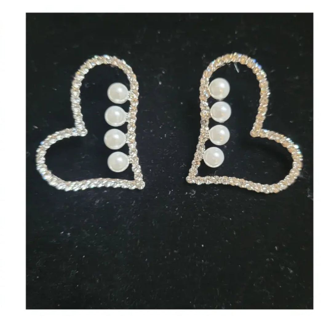 Rhinestone & pearl heart shaped earrings