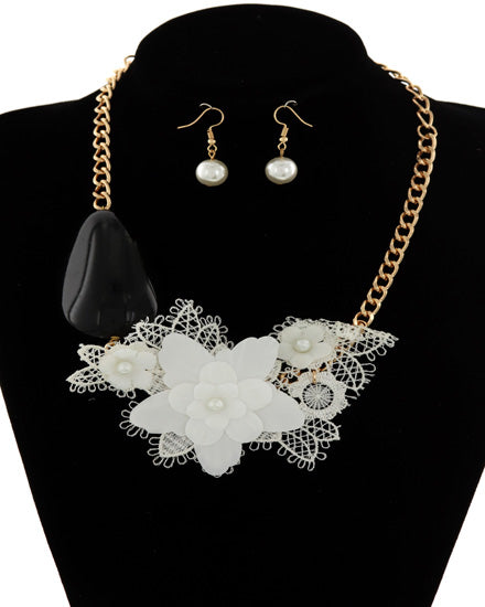 Rock me tonight necklace set